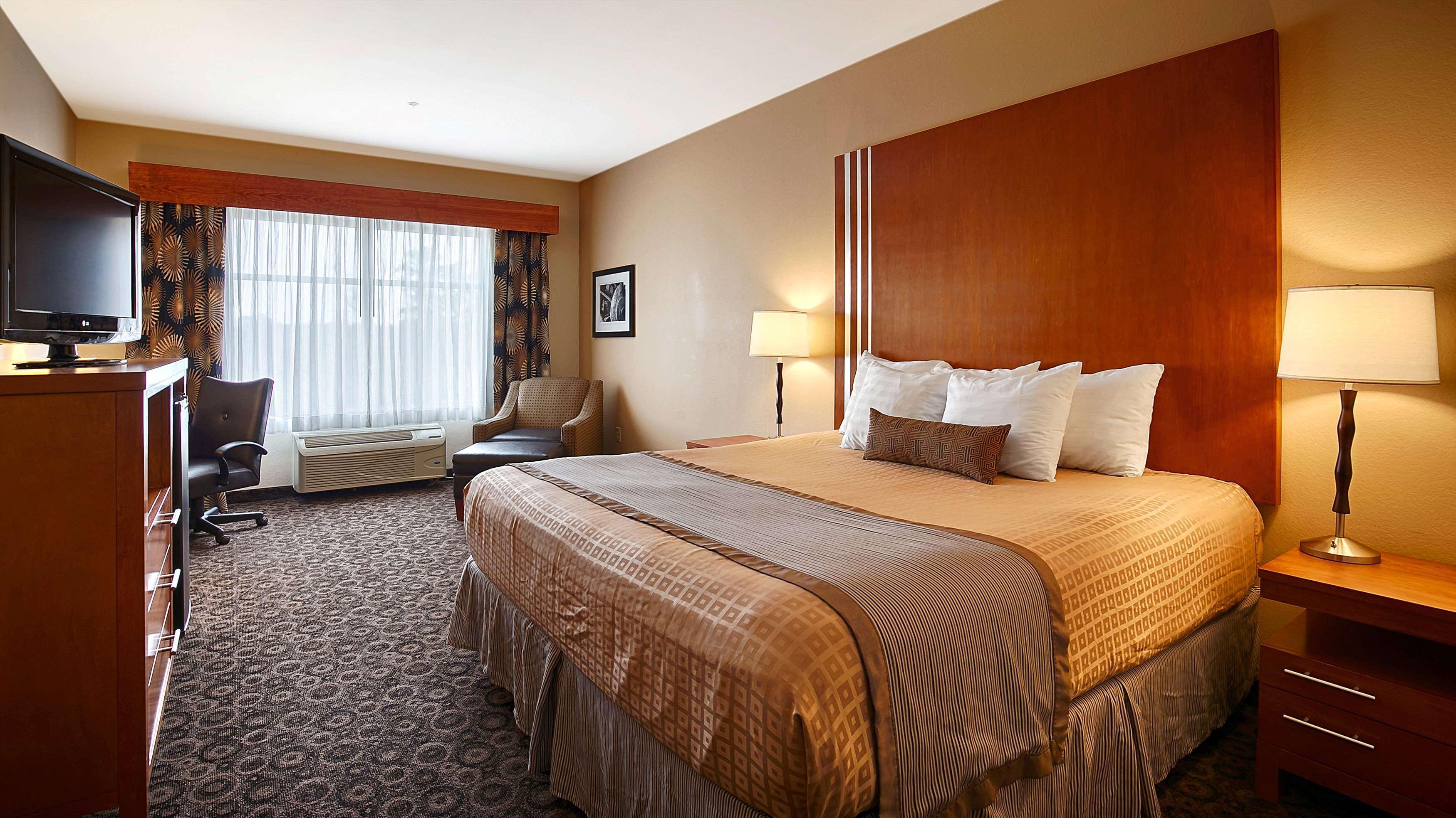 תומאסוויל Best Western Plus Rose City Conference Inn מראה חיצוני תמונה