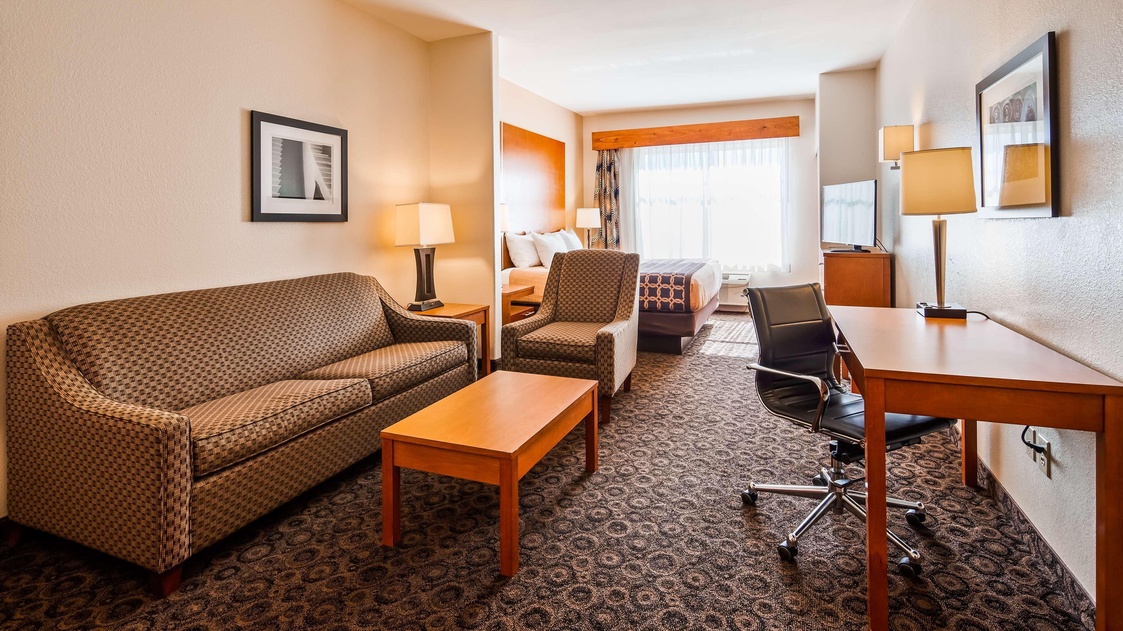 תומאסוויל Best Western Plus Rose City Conference Inn מראה חיצוני תמונה