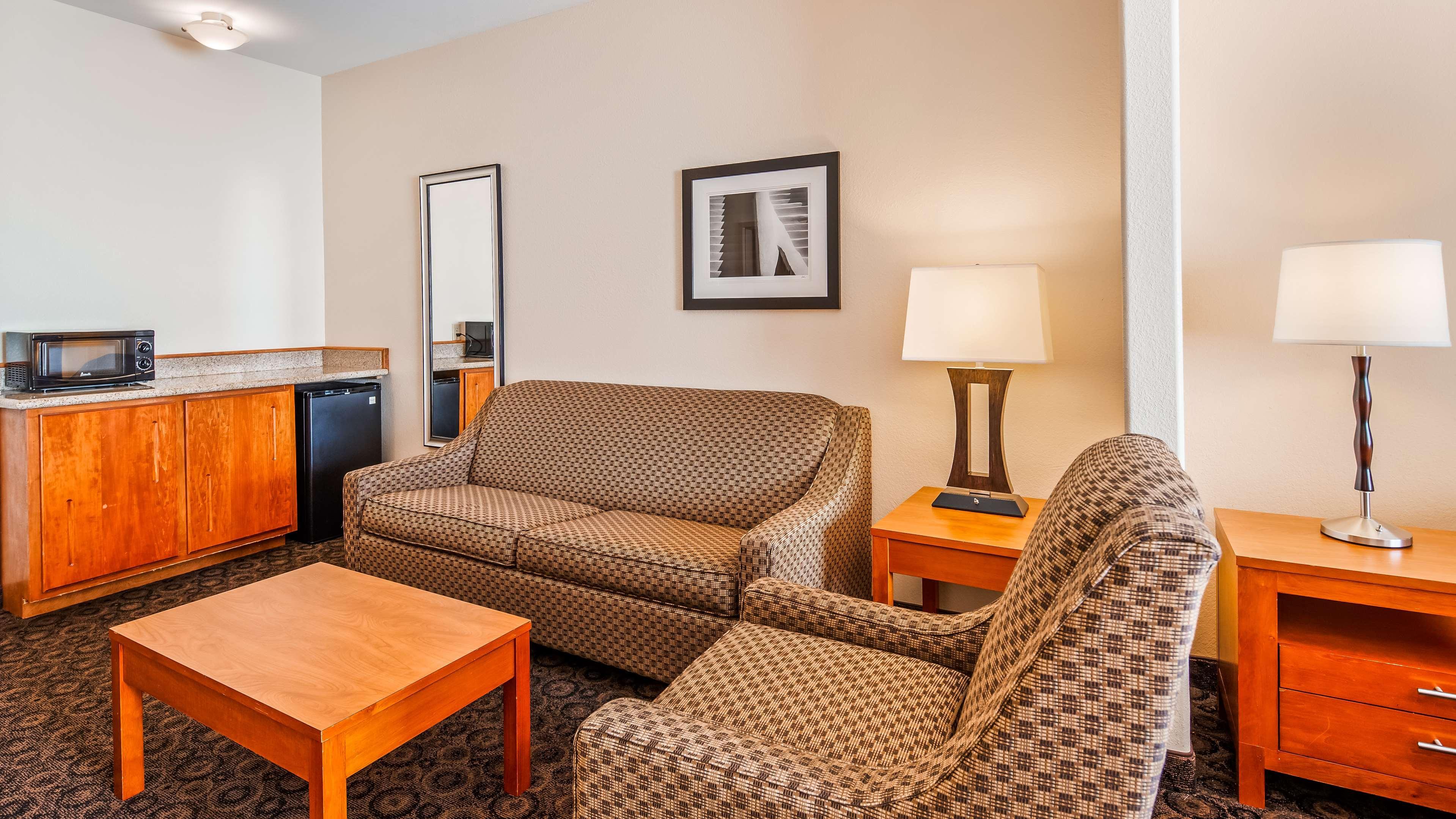 תומאסוויל Best Western Plus Rose City Conference Inn מראה חיצוני תמונה