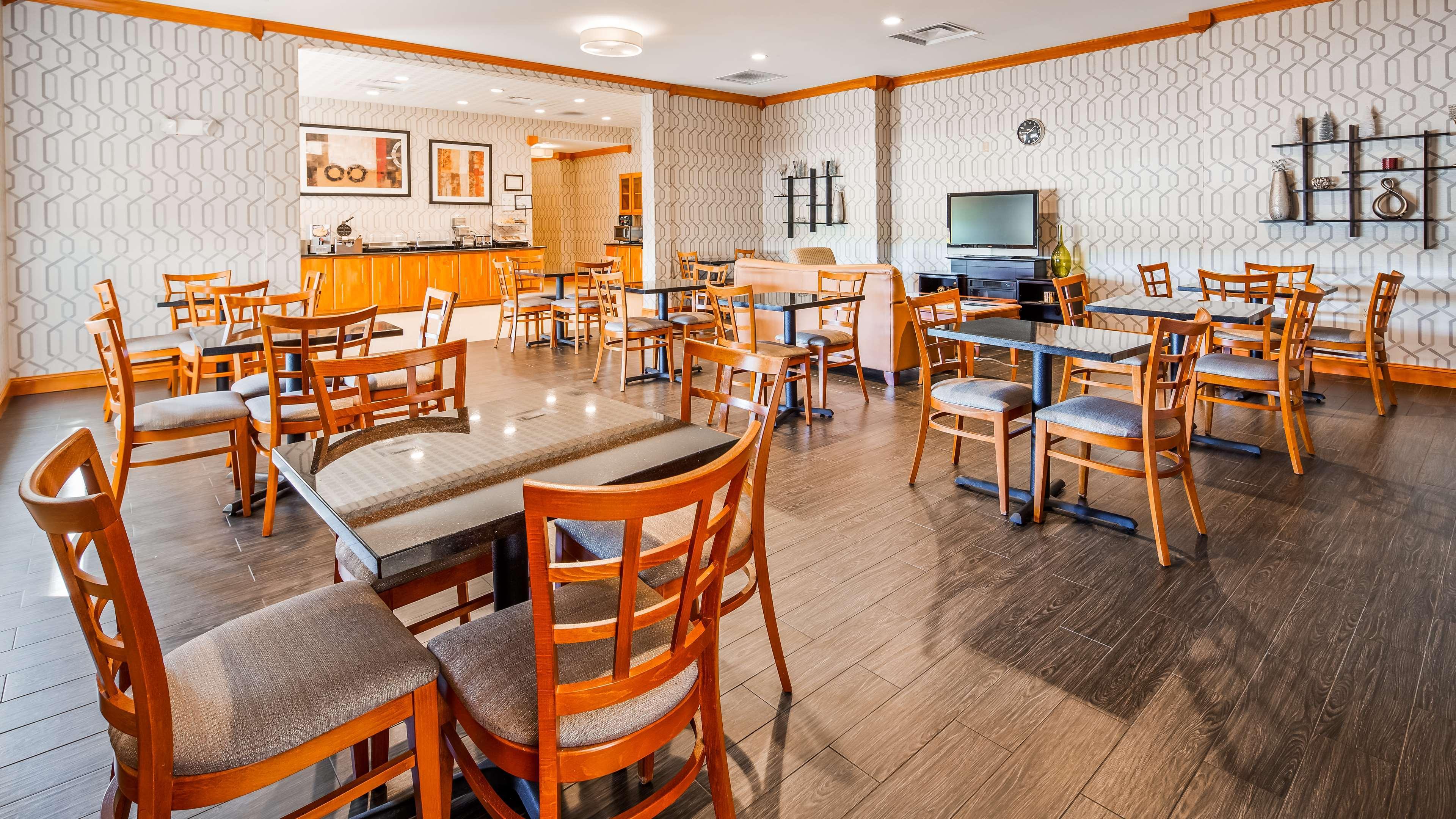 תומאסוויל Best Western Plus Rose City Conference Inn מראה חיצוני תמונה