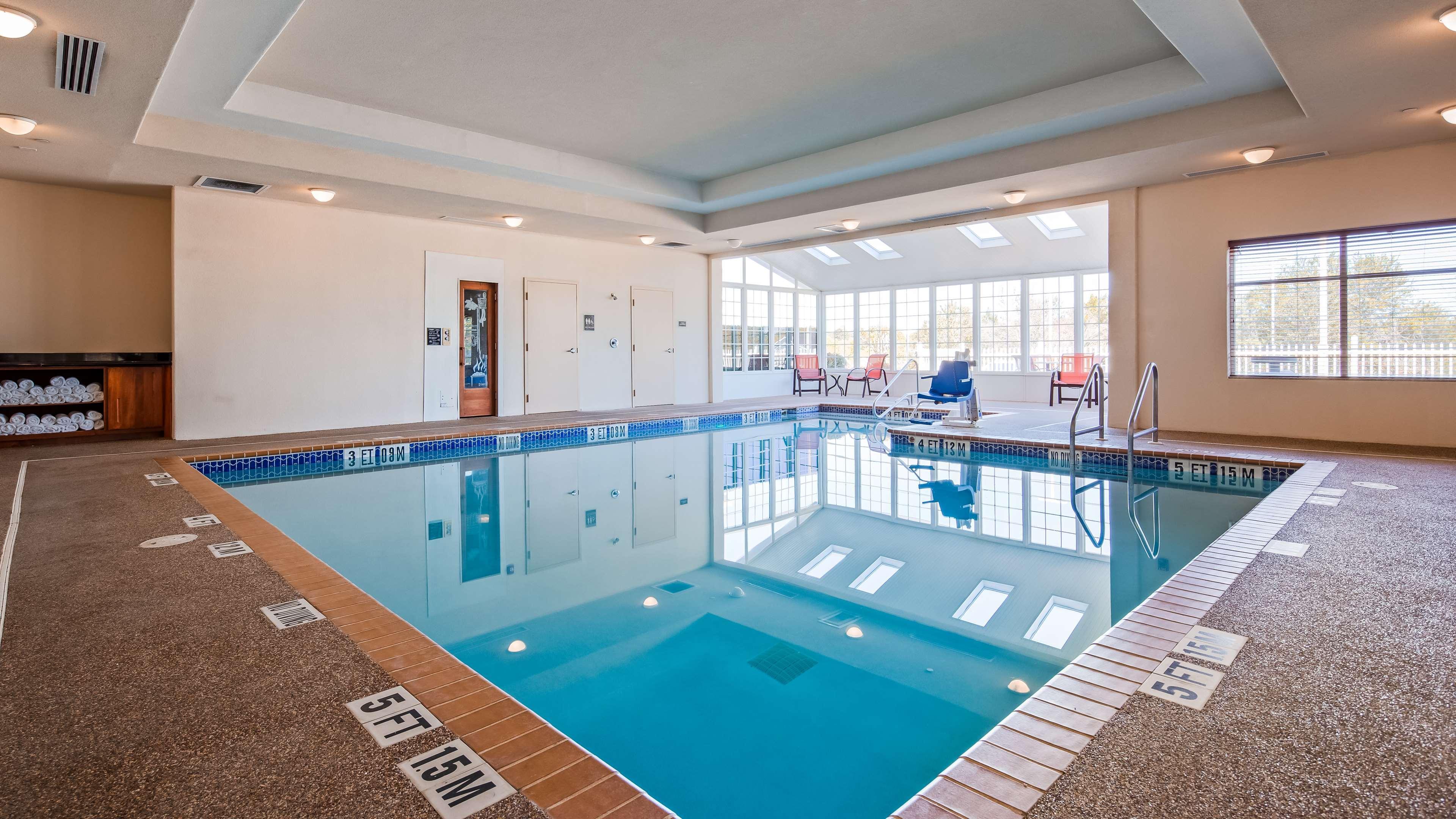 תומאסוויל Best Western Plus Rose City Conference Inn מראה חיצוני תמונה