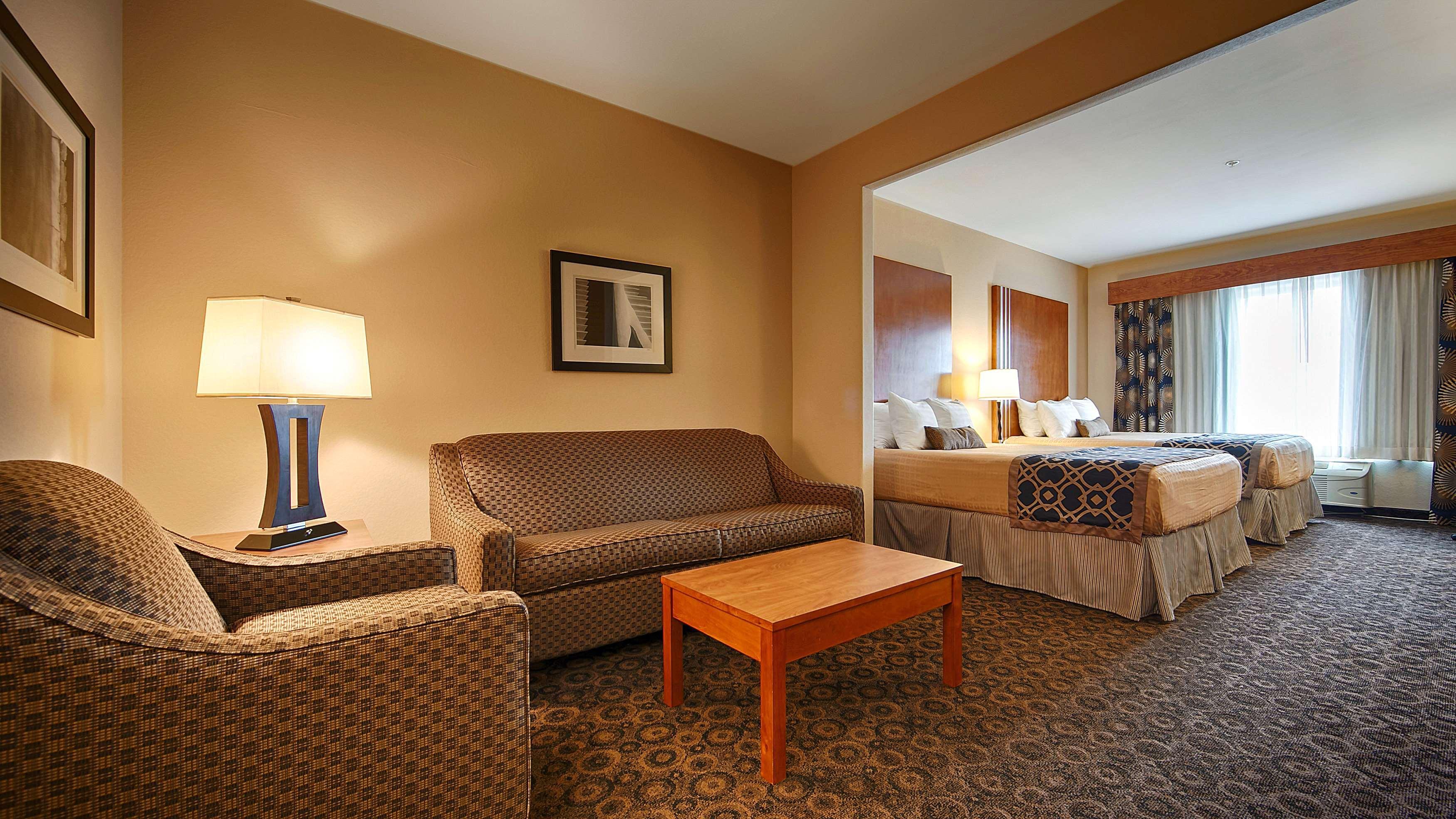 תומאסוויל Best Western Plus Rose City Conference Inn מראה חיצוני תמונה