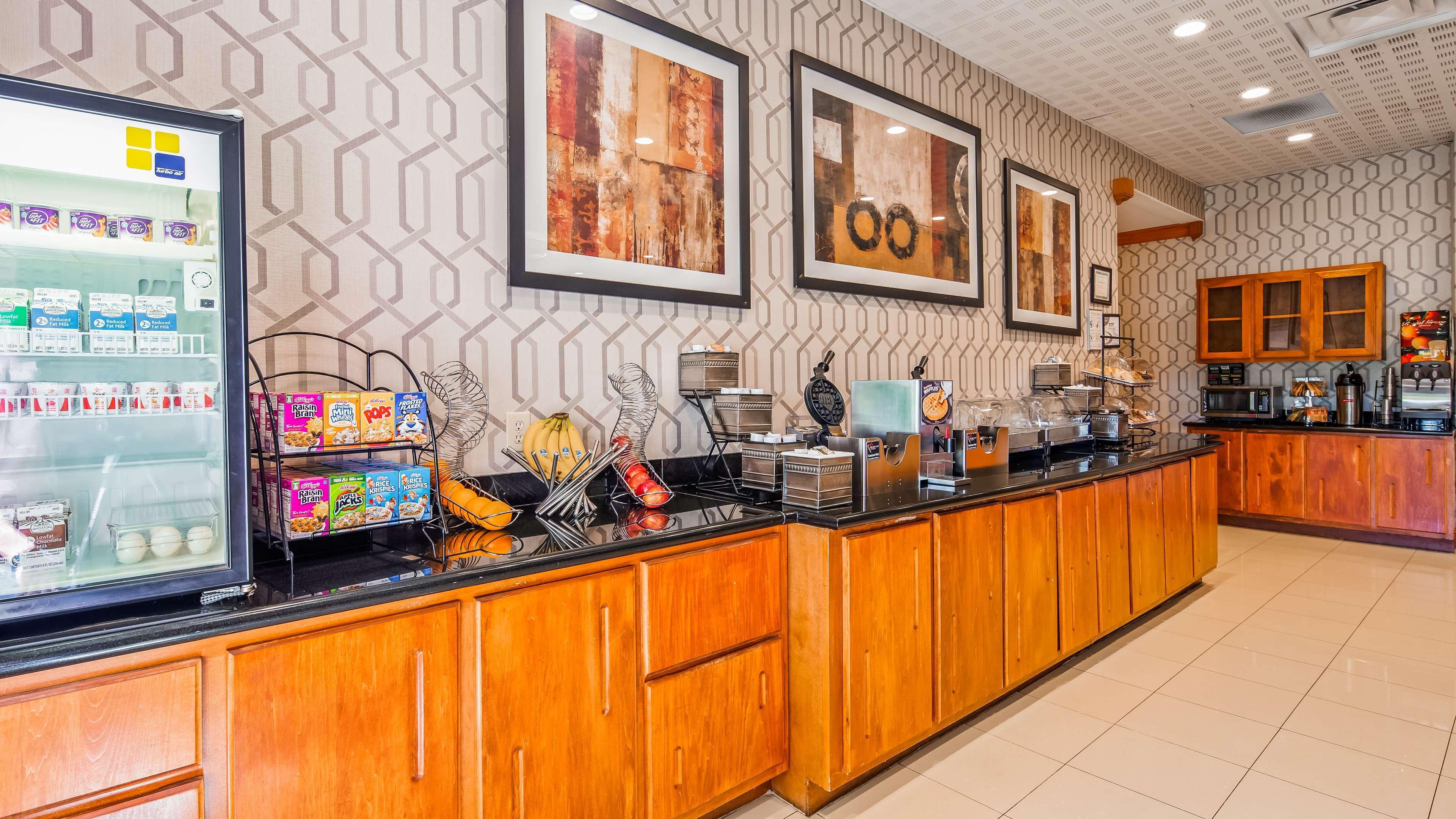 תומאסוויל Best Western Plus Rose City Conference Inn מראה חיצוני תמונה