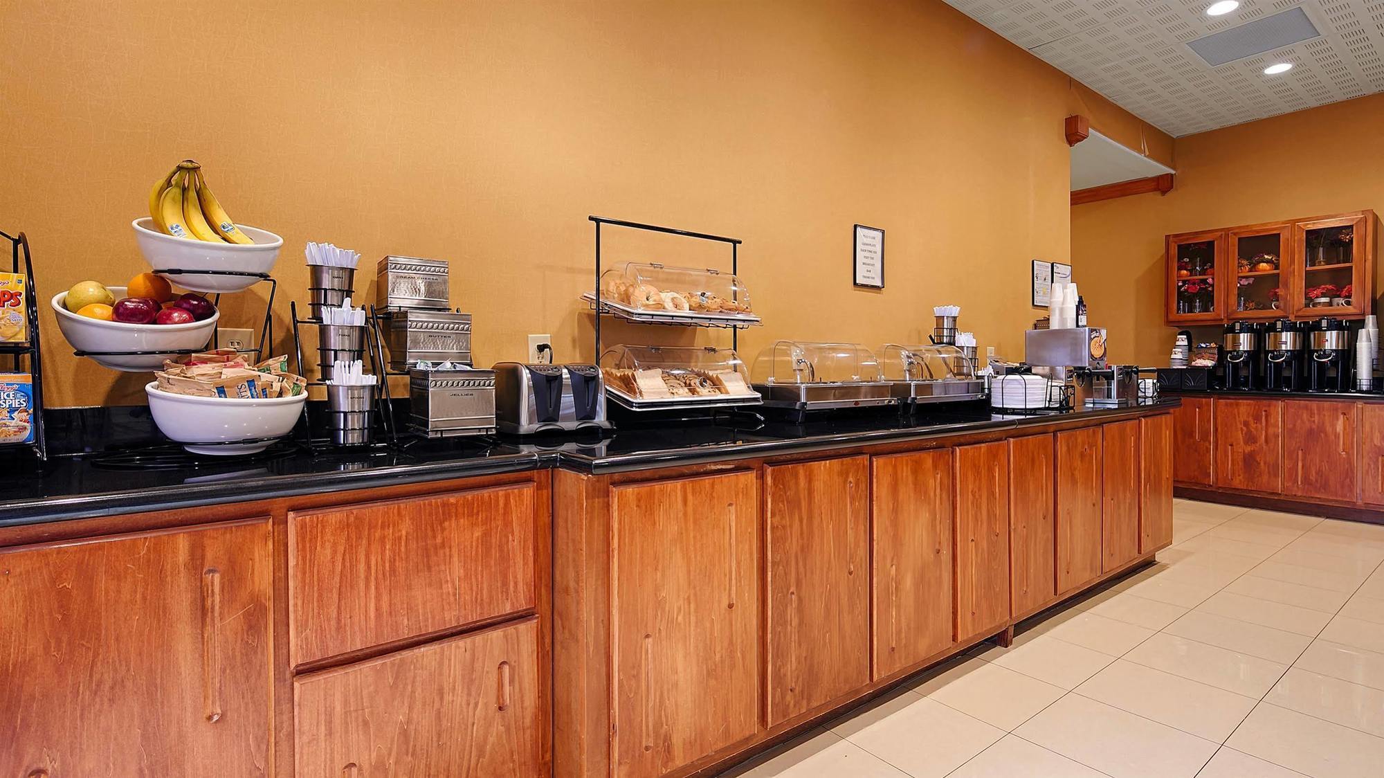 תומאסוויל Best Western Plus Rose City Conference Inn מראה חיצוני תמונה