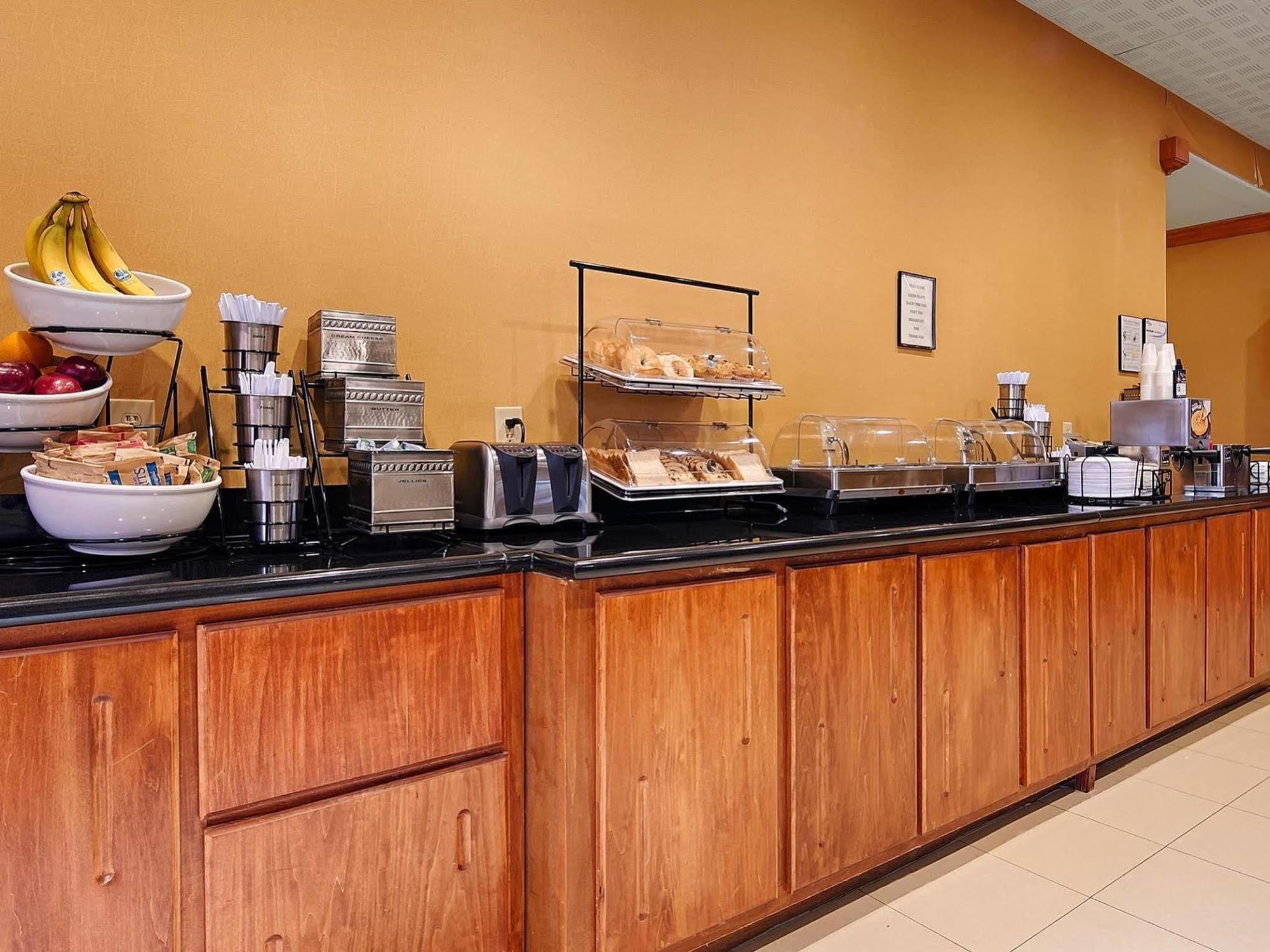 תומאסוויל Best Western Plus Rose City Conference Inn מראה חיצוני תמונה